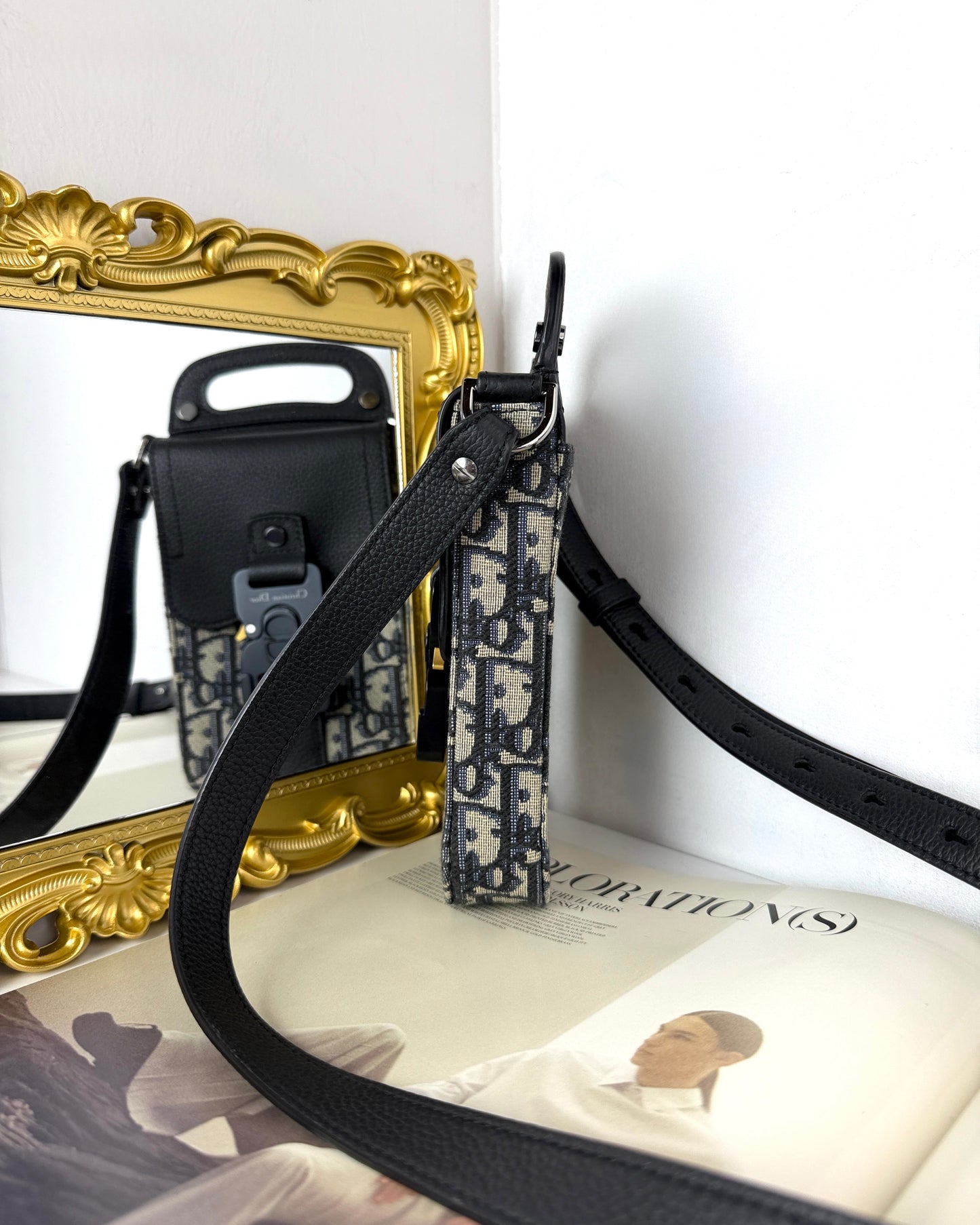 Saddle Vertical Pouch with Strap