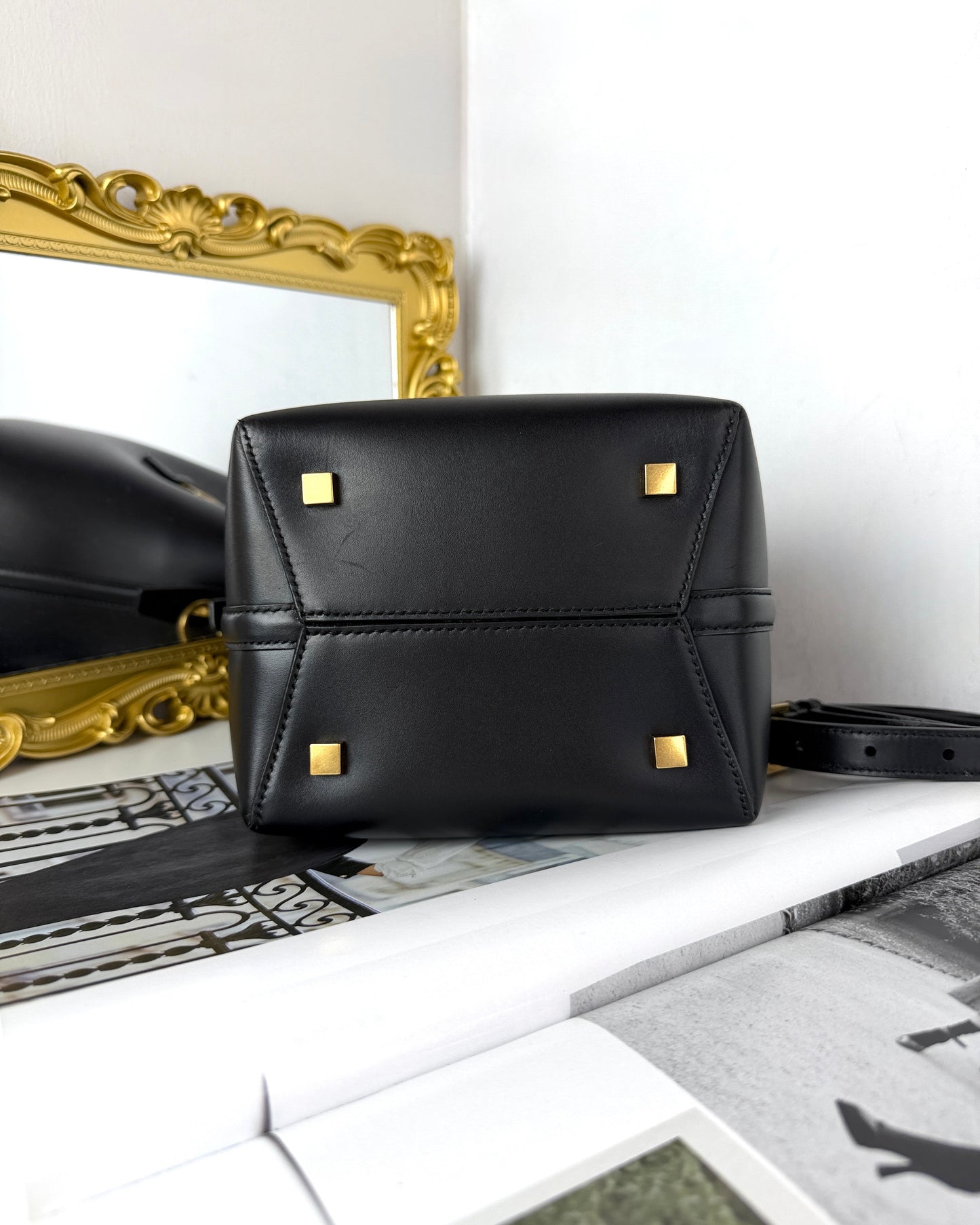 Le 37 Bucket Bag