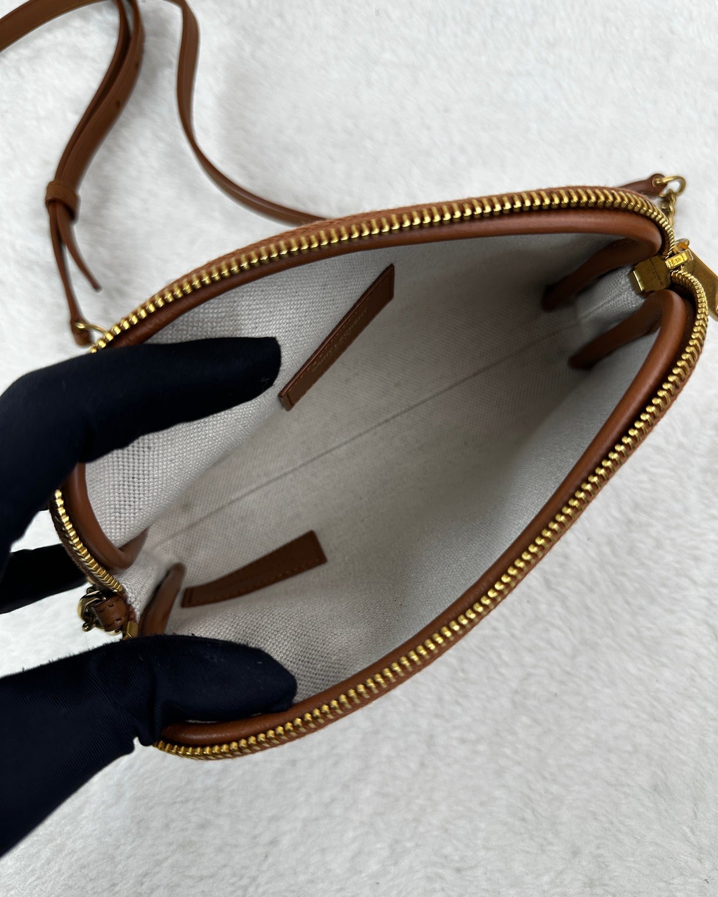 Le 5 à 7 Small Crossbody Bag