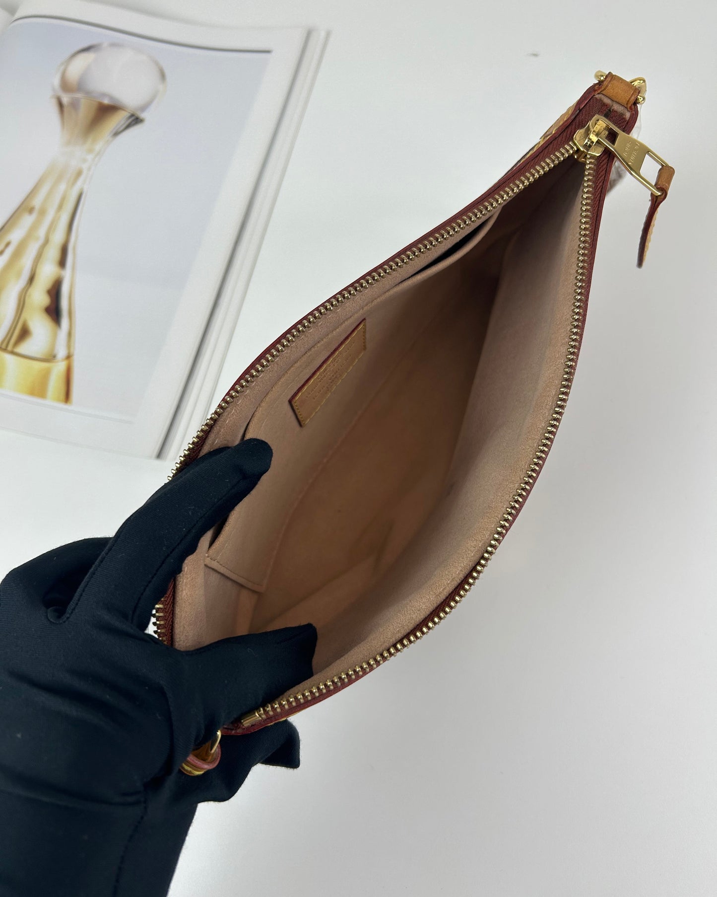 Eden Zoe Pochette