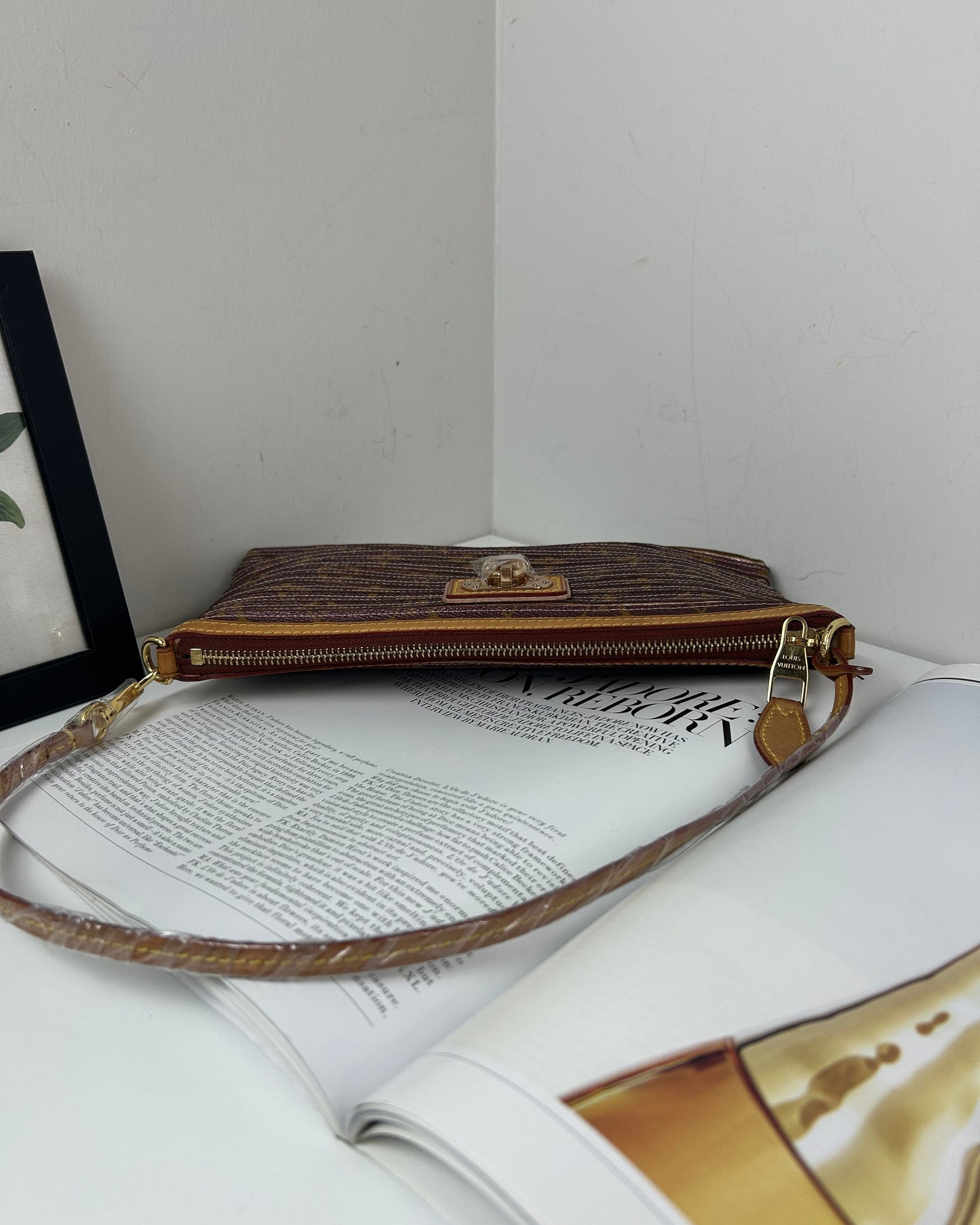 Eden Zoe Pochette