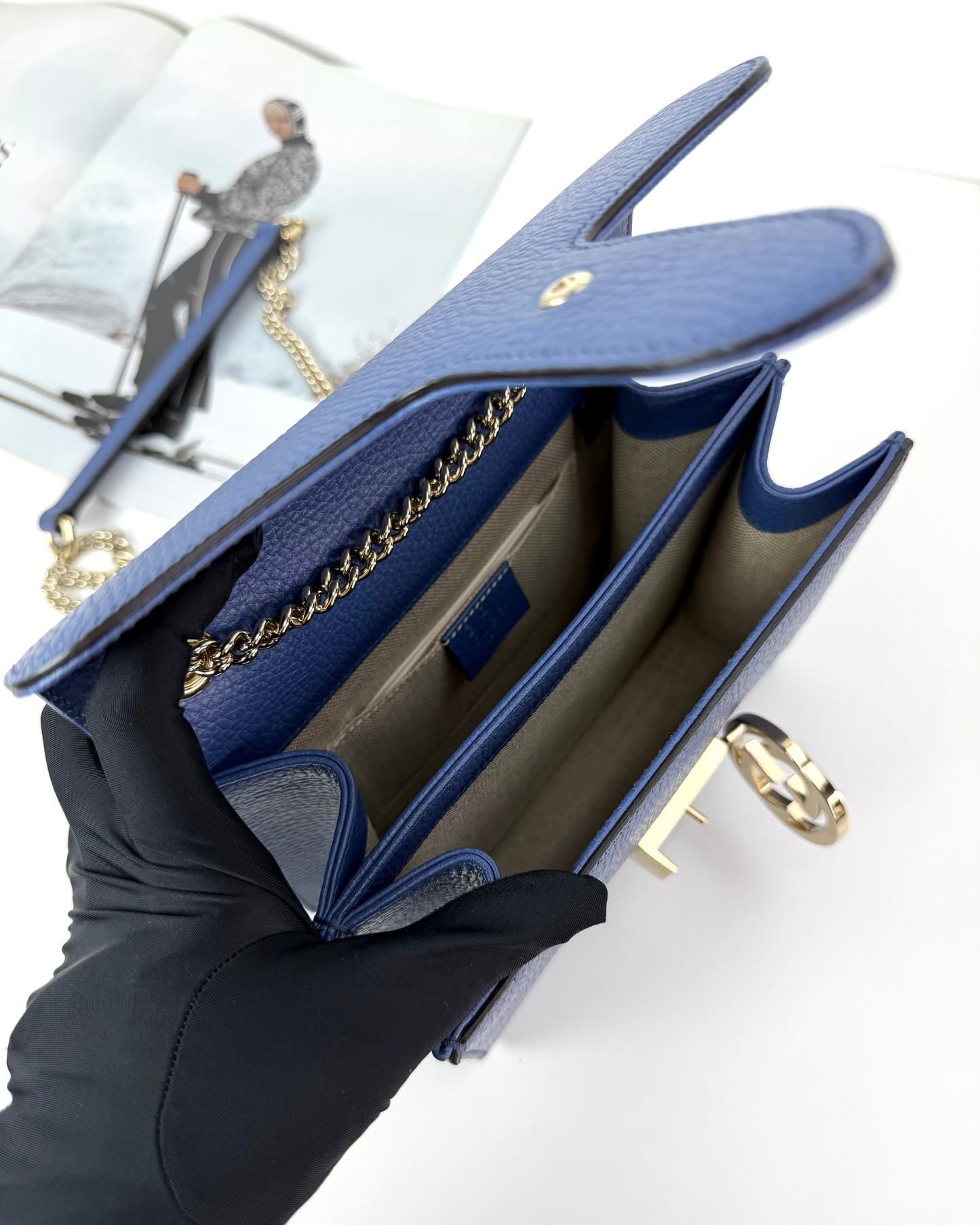 GG Interlocking Small Shoulder Bag