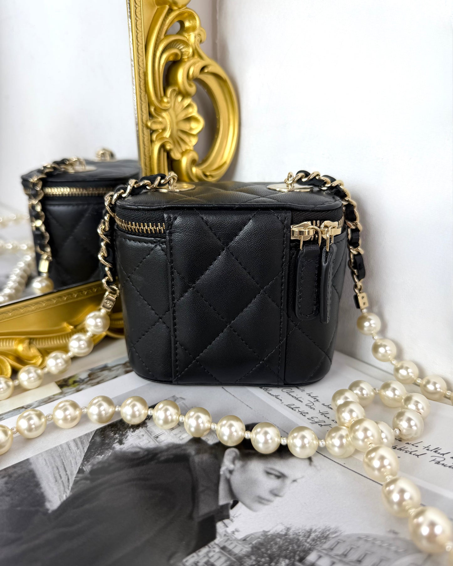 Pre-Owned Vanity Case with Pearl Chain
