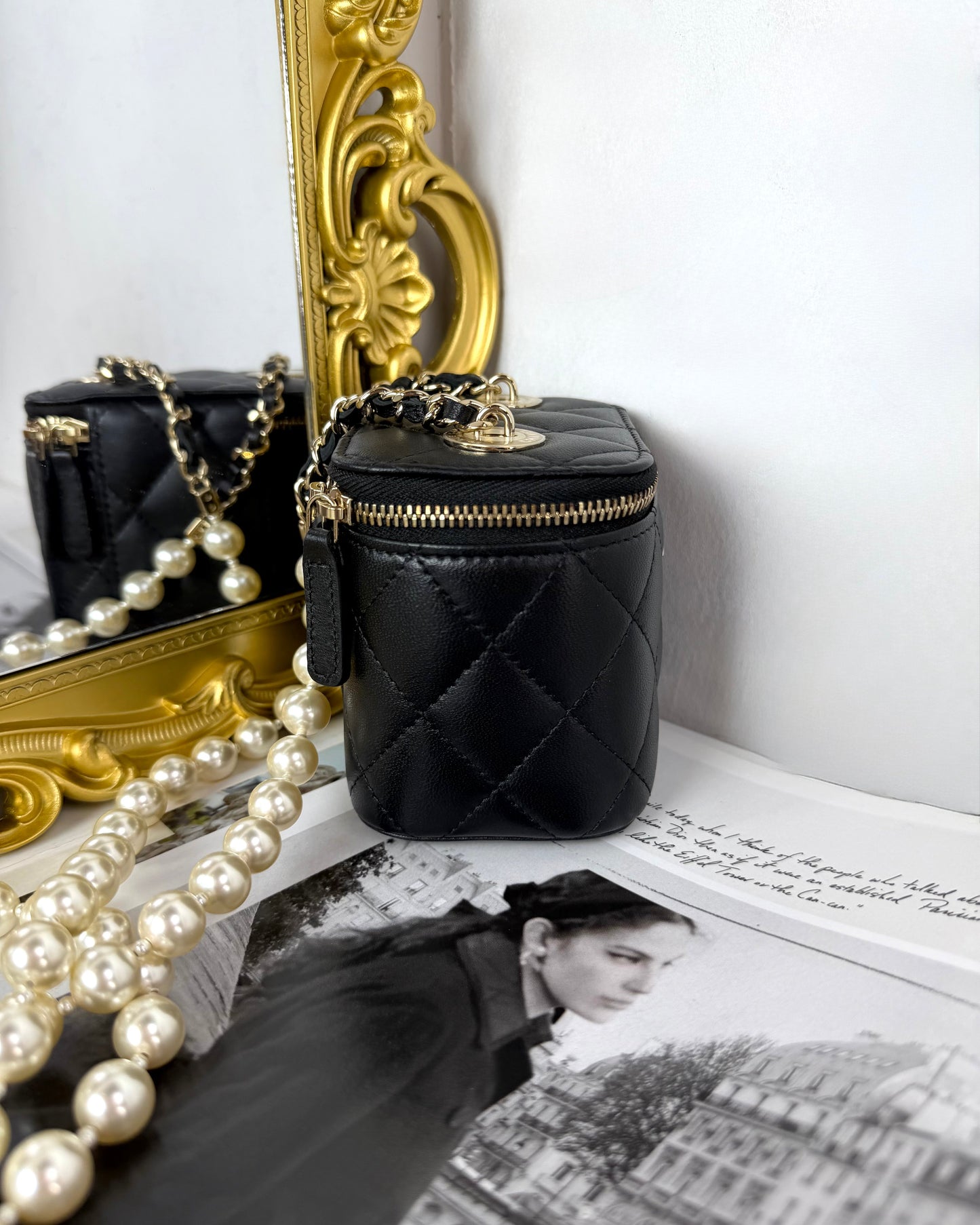 Pre-Owned Vanity Case with Pearl Chain