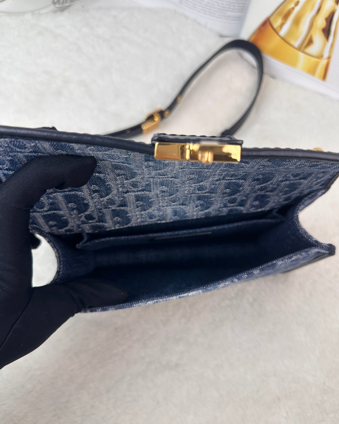 30 Montaigne East-West