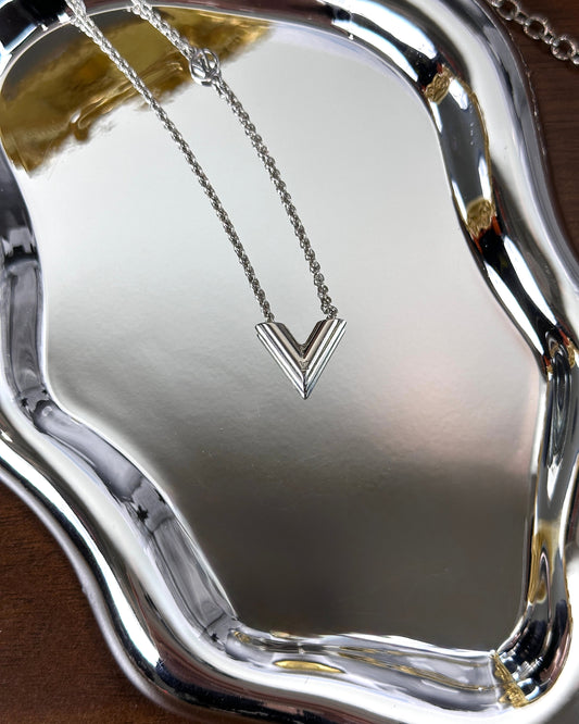 Essential V Supple Necklace