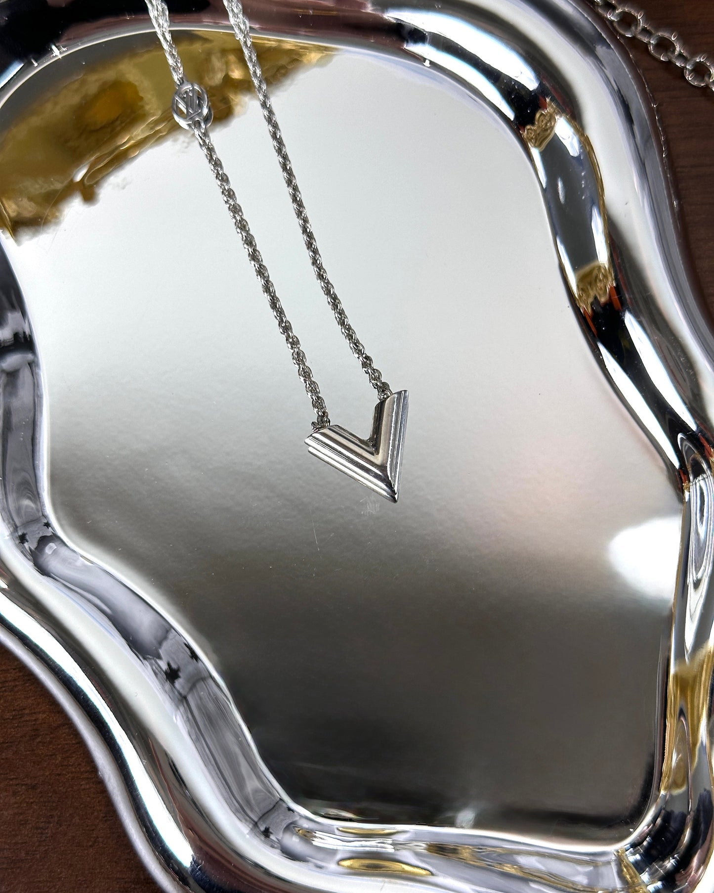 Essential V Supple Necklace