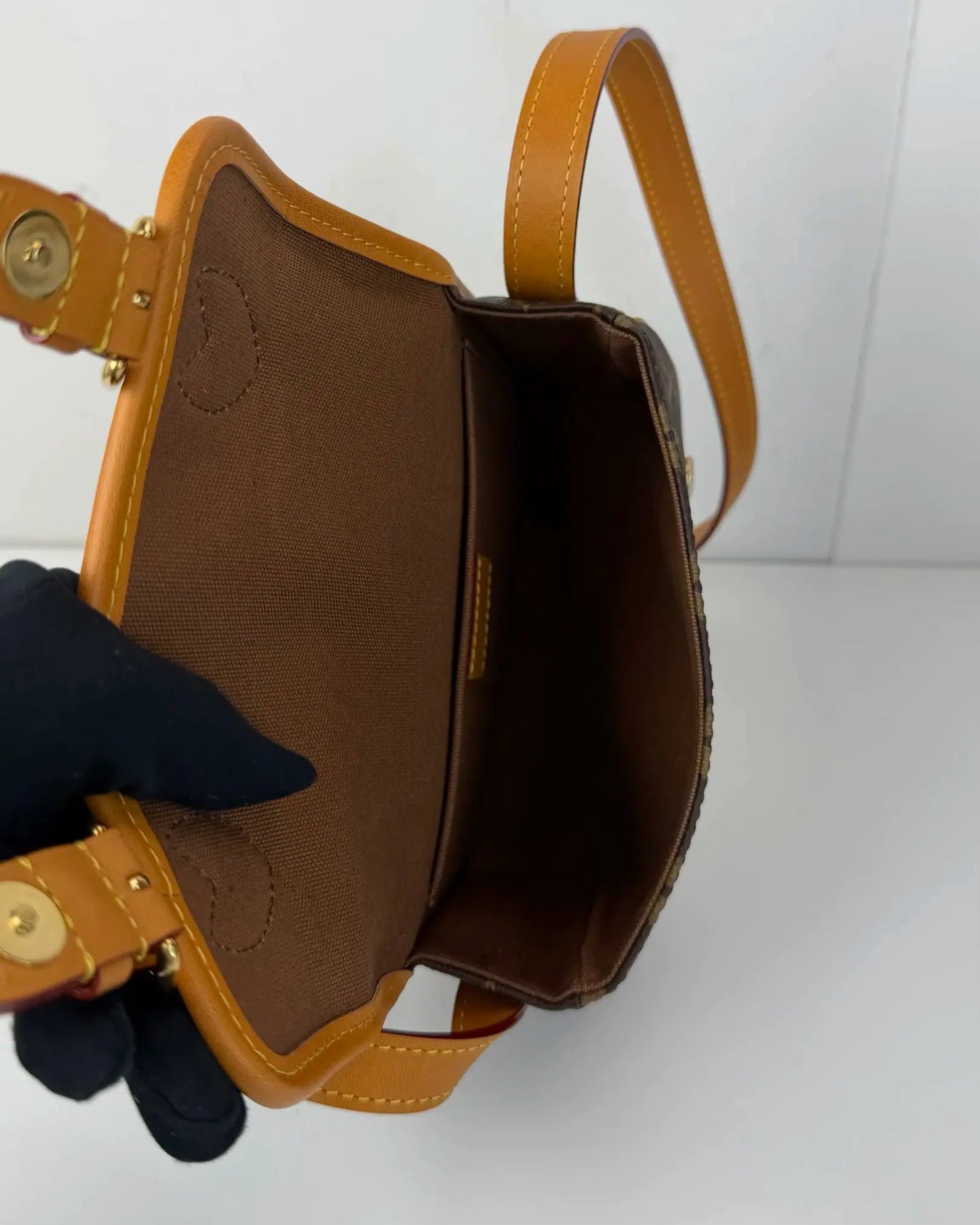 Satchel Wearable Wallet