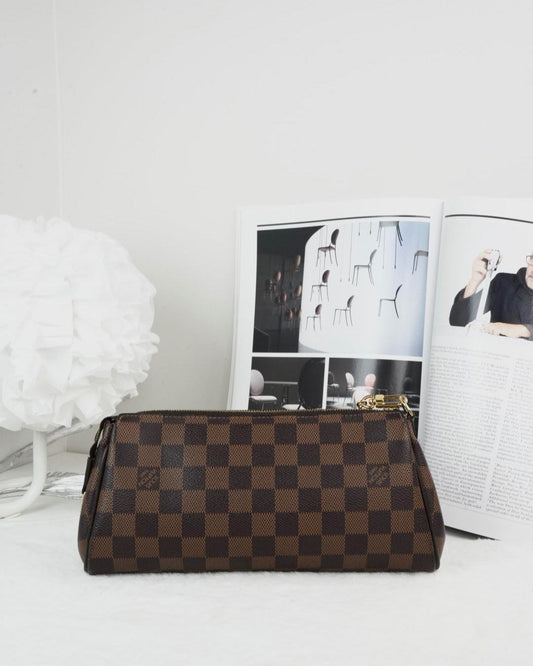 Damier Ebene Eva Clutch