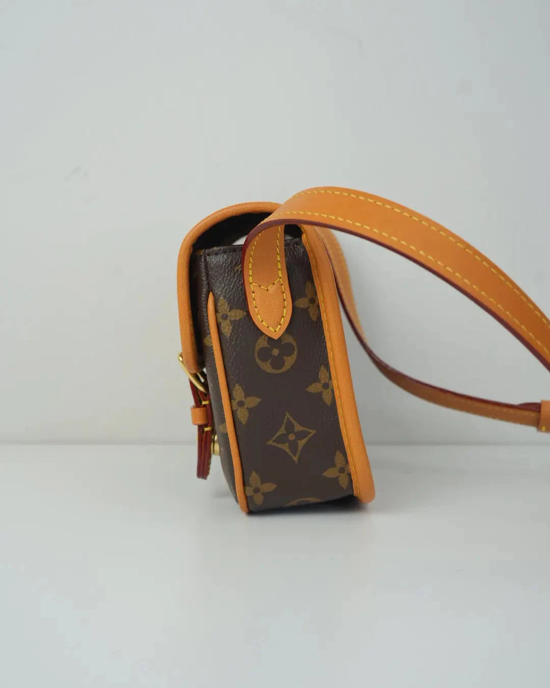 Satchel Wearable Wallet